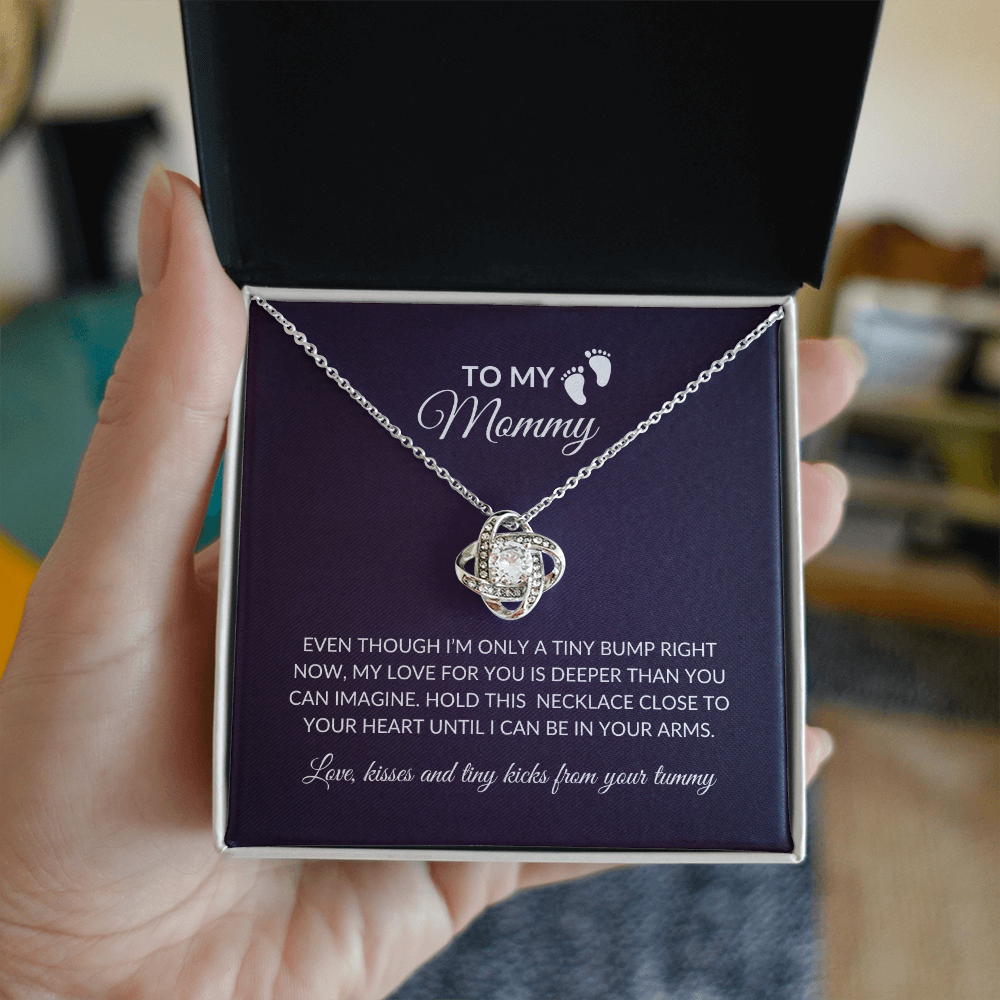 necklace wit heart felt message for mom to be